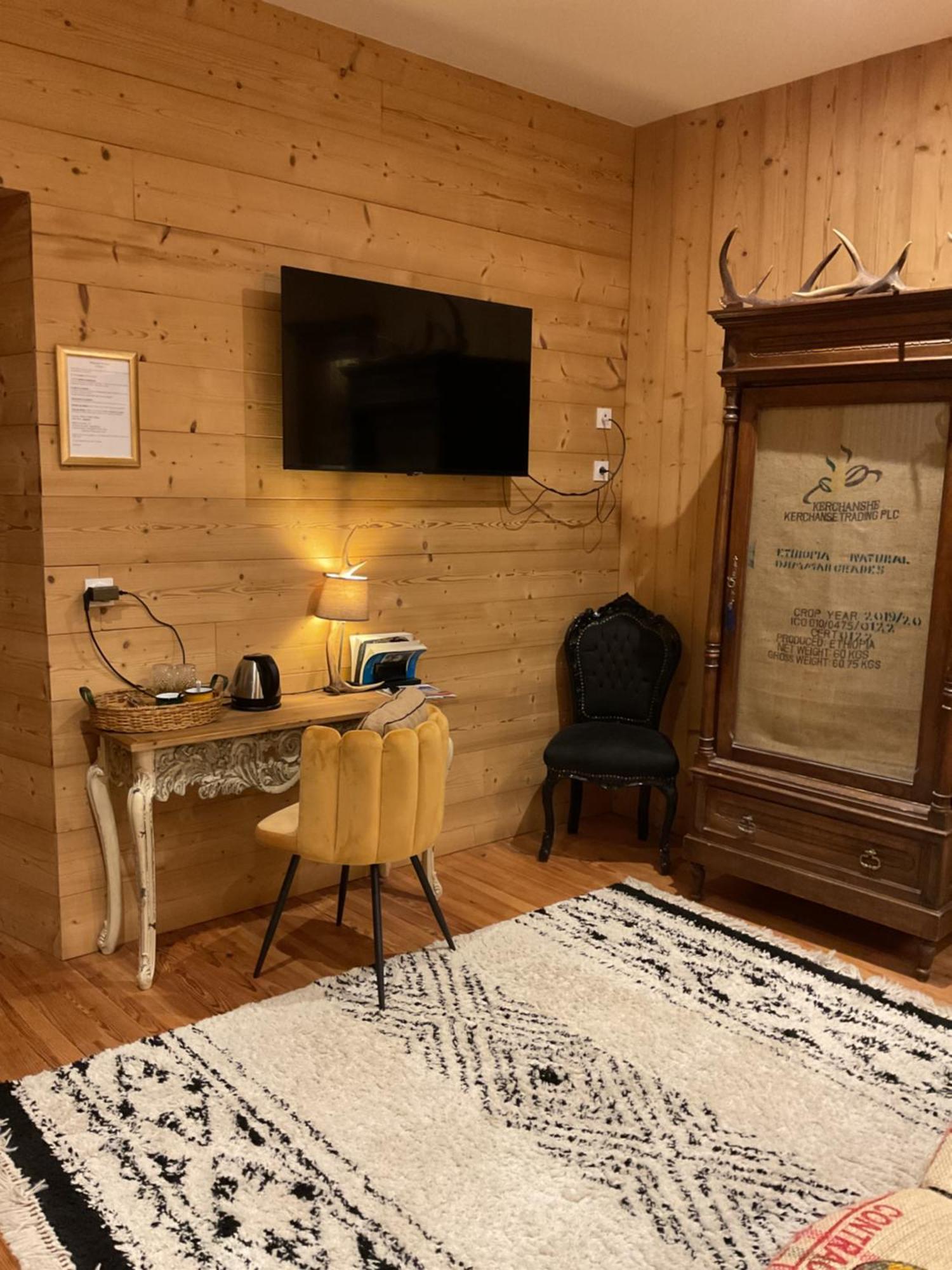 A Nouste Chambres D'Hotes Et Gite Only Adults كامبان المظهر الخارجي الصورة