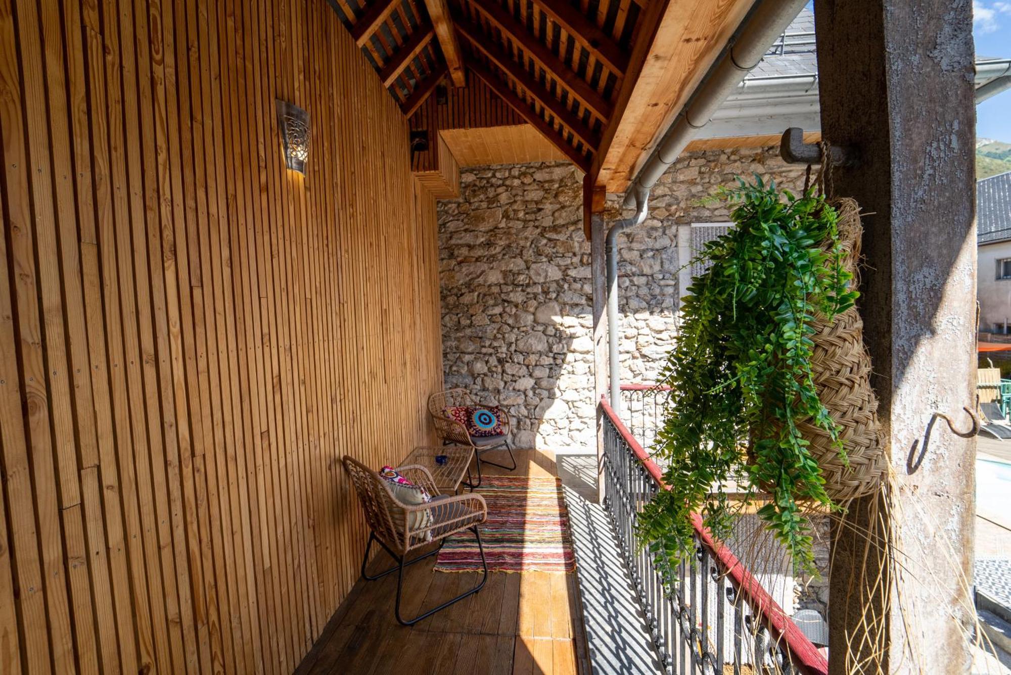 A Nouste Chambres D'Hotes Et Gite Only Adults كامبان المظهر الخارجي الصورة