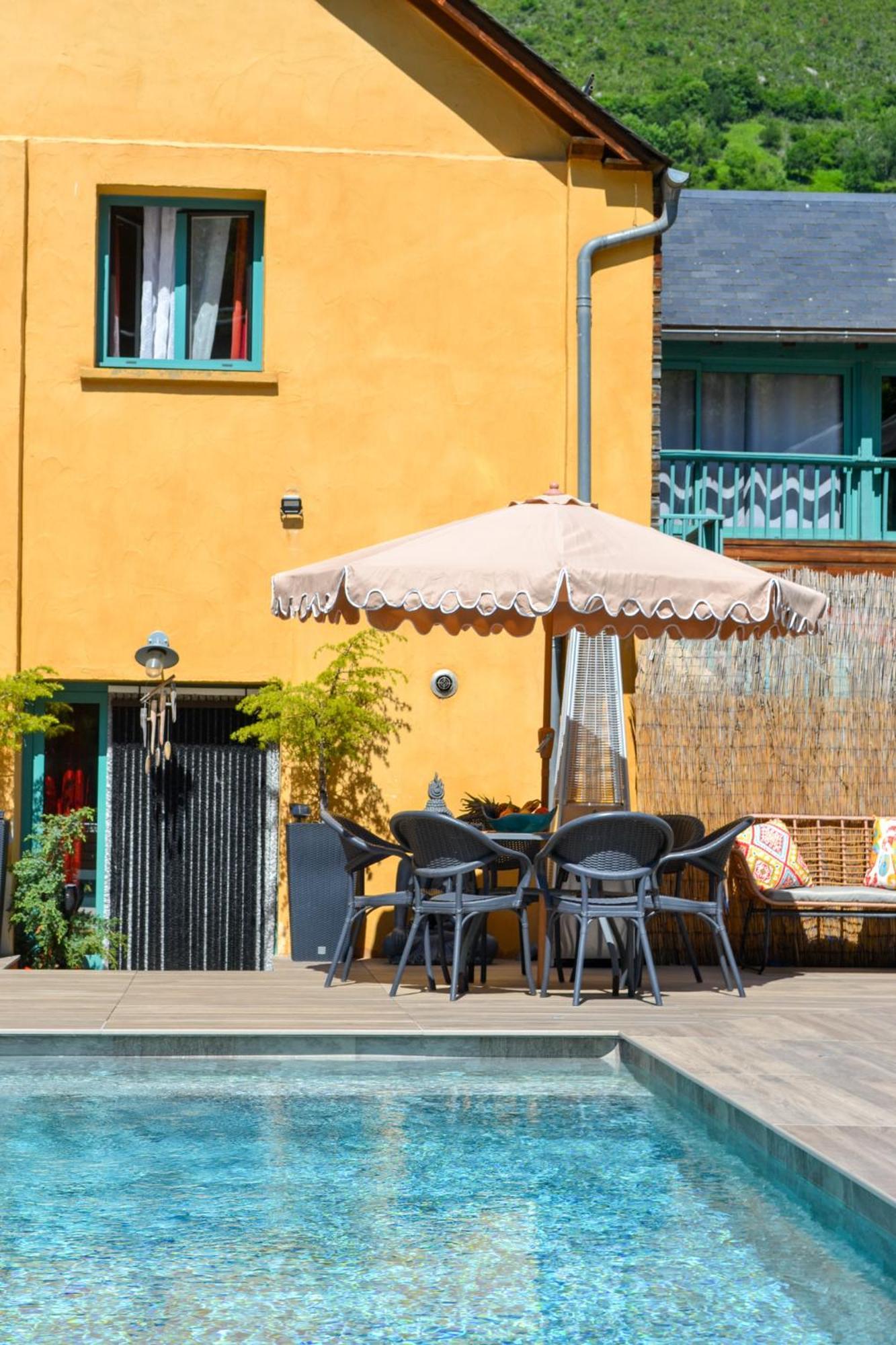 A Nouste Chambres D'Hotes Et Gite Only Adults كامبان المظهر الخارجي الصورة