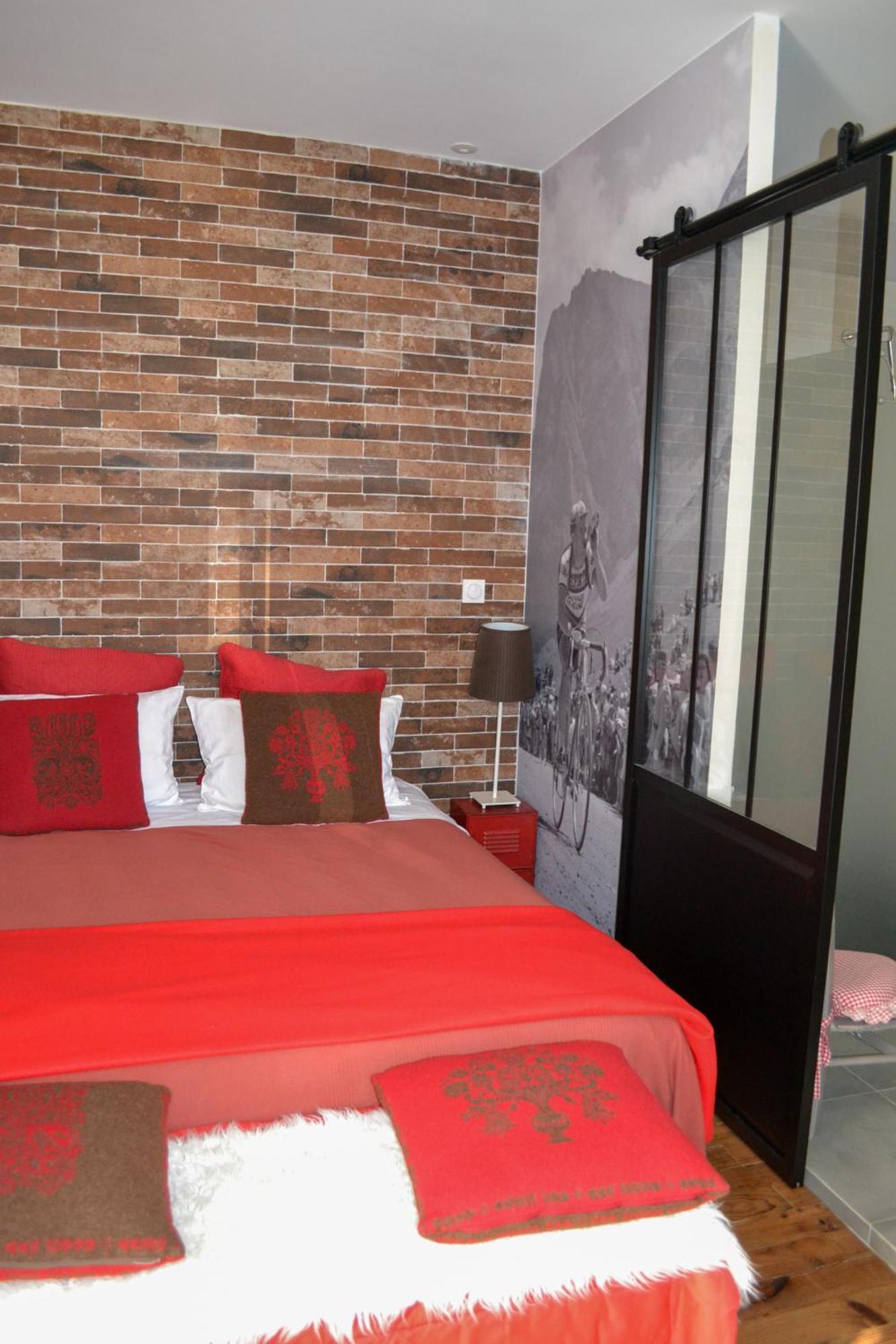 A Nouste Chambres D'Hotes Et Gite Only Adults كامبان المظهر الخارجي الصورة