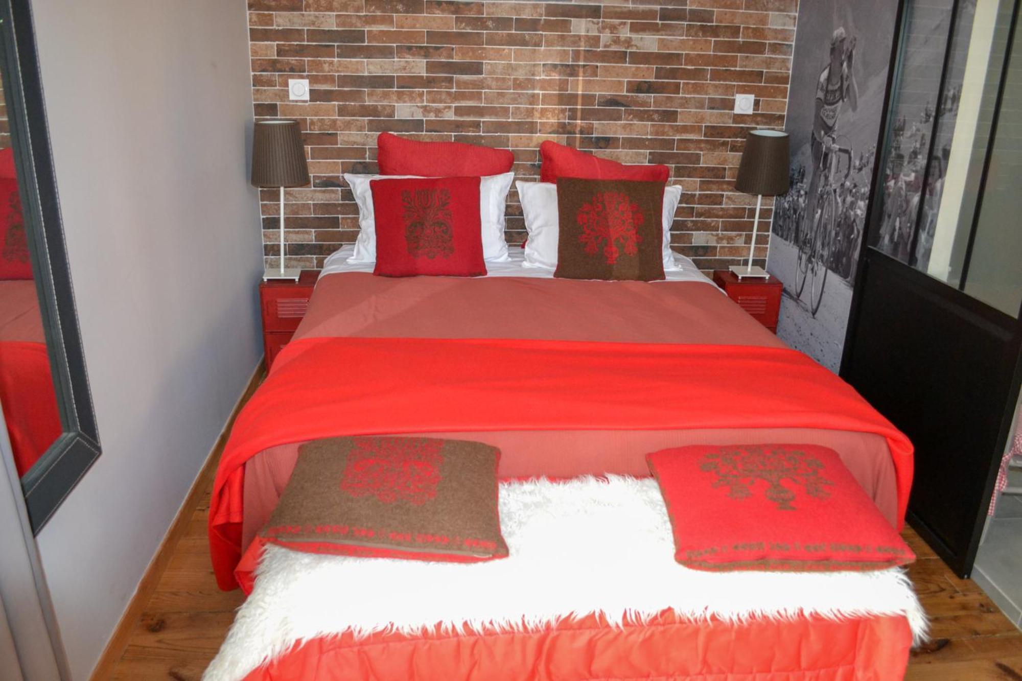 A Nouste Chambres D'Hotes Et Gite Only Adults كامبان المظهر الخارجي الصورة